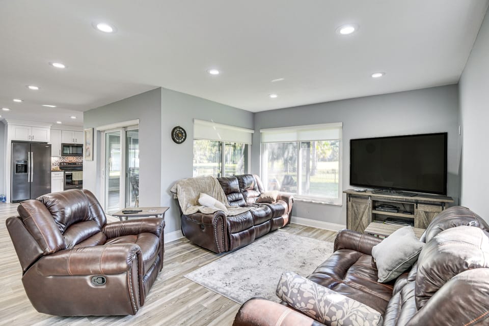 Living Area | Smart TV | Board Games