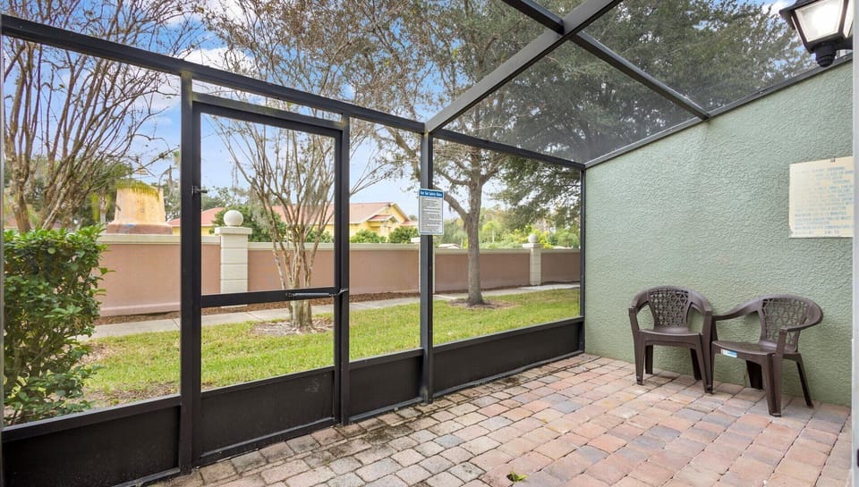 Beautiful 4 bed 3 bath townhome located in Coral Cay