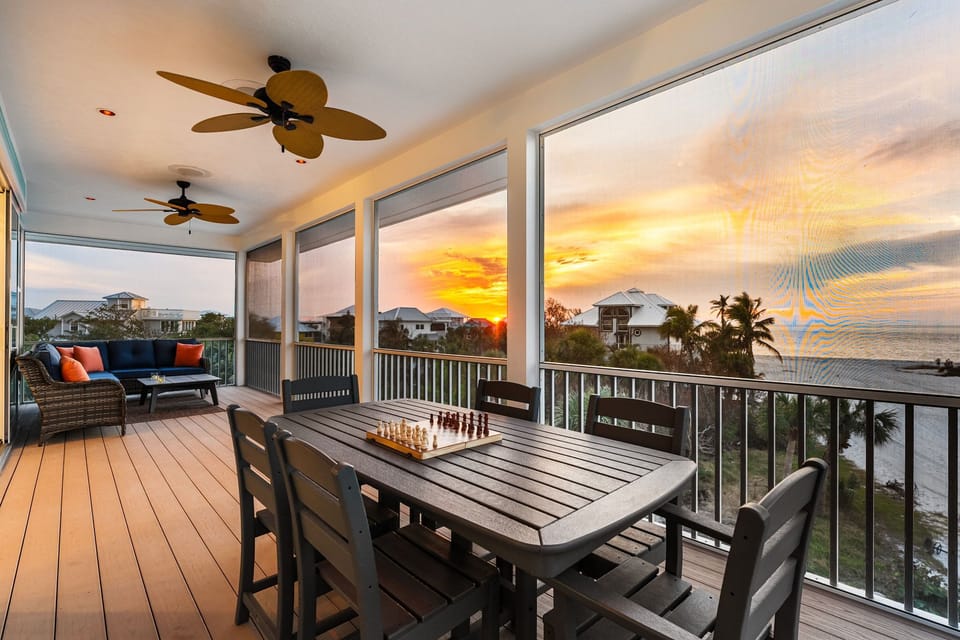 Screened Porch: Enjoy vibrant sunsets and lively chess matches in this breezy tropical paradise!
