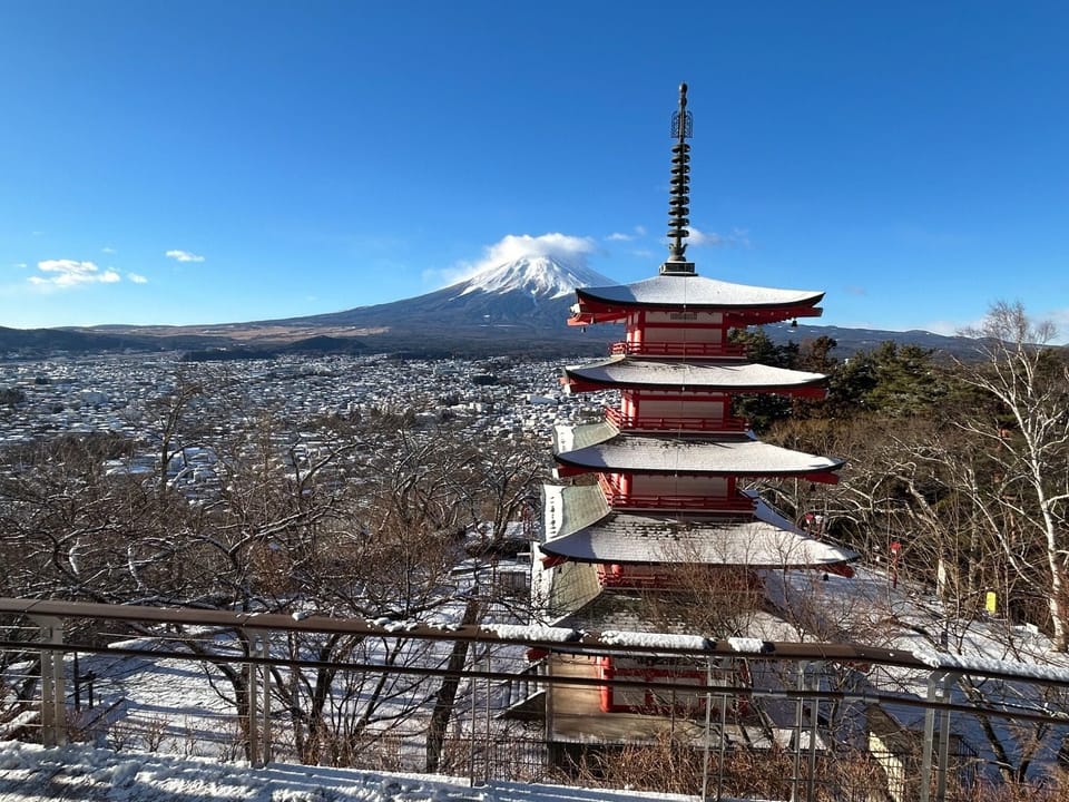 Five-story pagoda and Mt. Fuji from Niikura Park