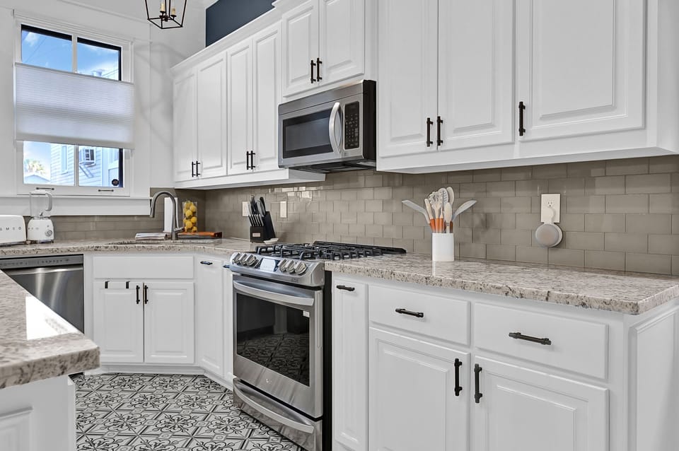 Embrace your inner chef in this island home kitchen! Spacious & bright! 