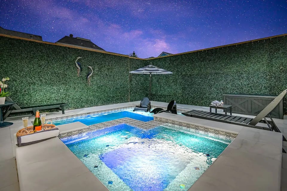 An indulgent 3-in-1 pool oasis: designed for dipping, wading, and spa relaxation