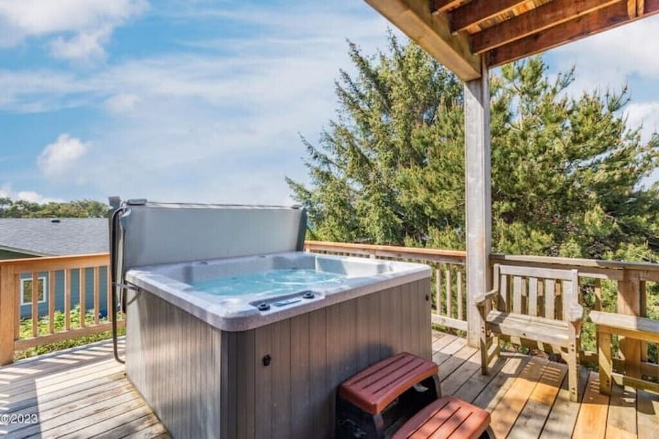 Outdoor spa tub