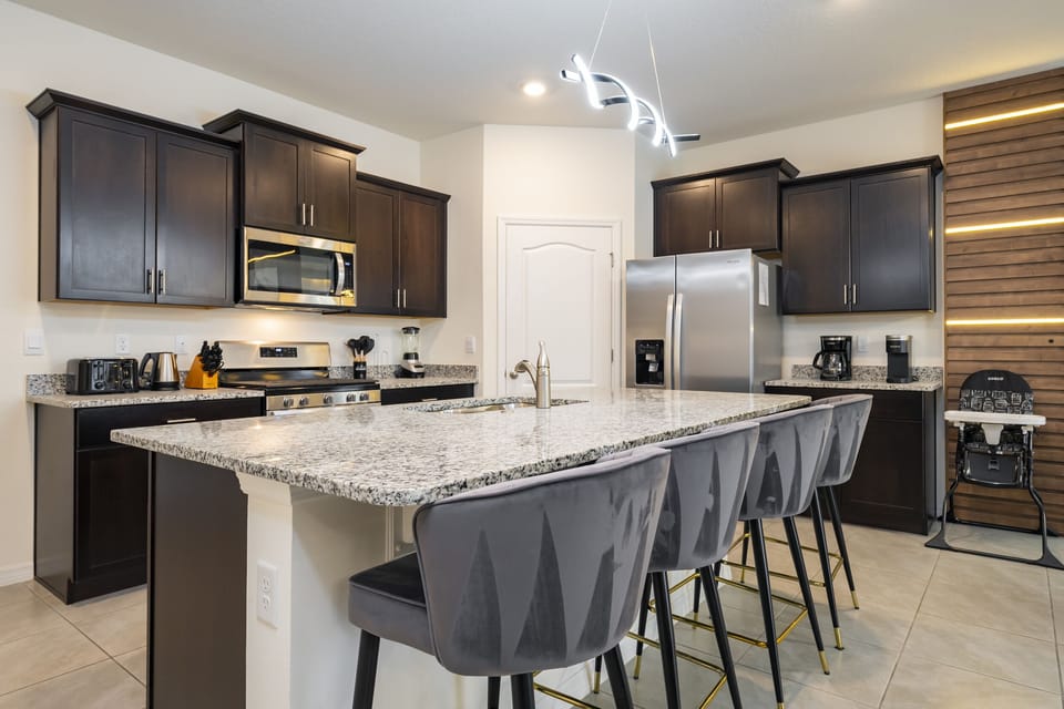 Breakfast bar seating for 4 people