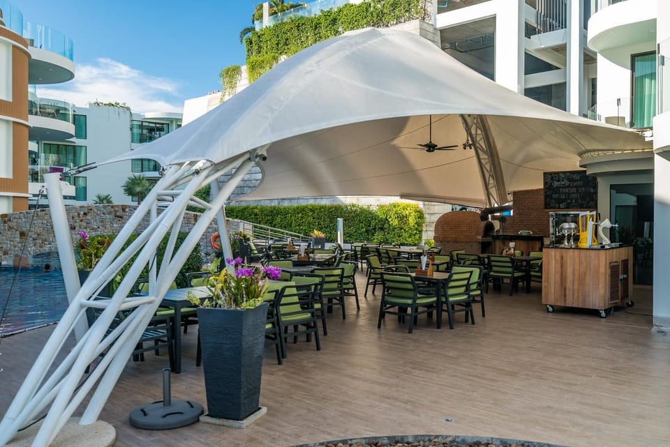 Direct pool access studio at Twin Sands Resort (11504)