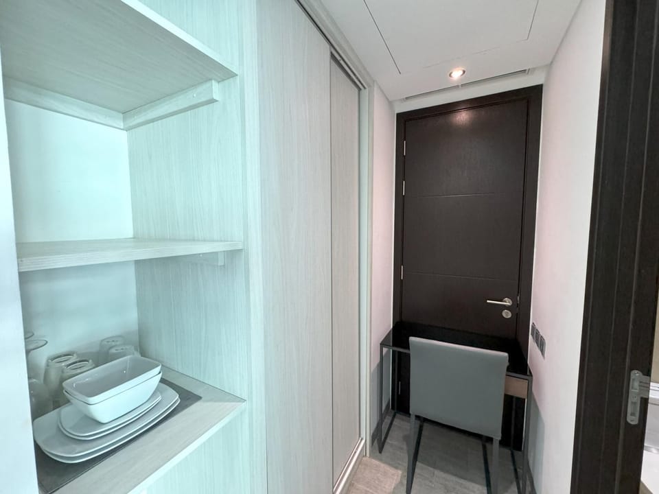 Direct pool access studio at Twin Sands Resort (11500)