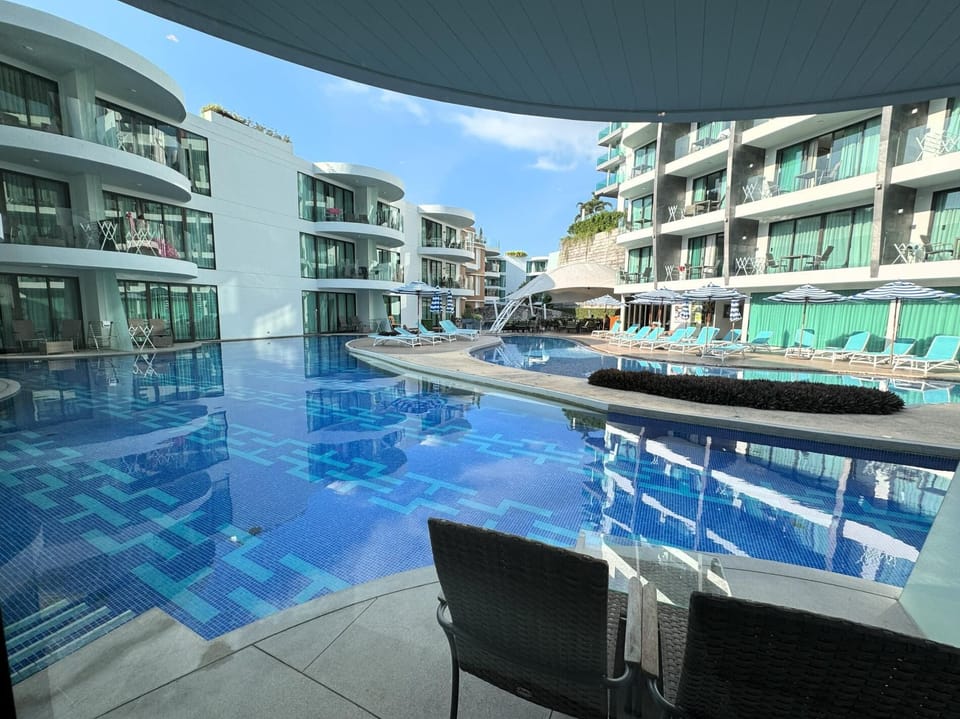 Direct pool access studio at Twin Sands Resort (11498)