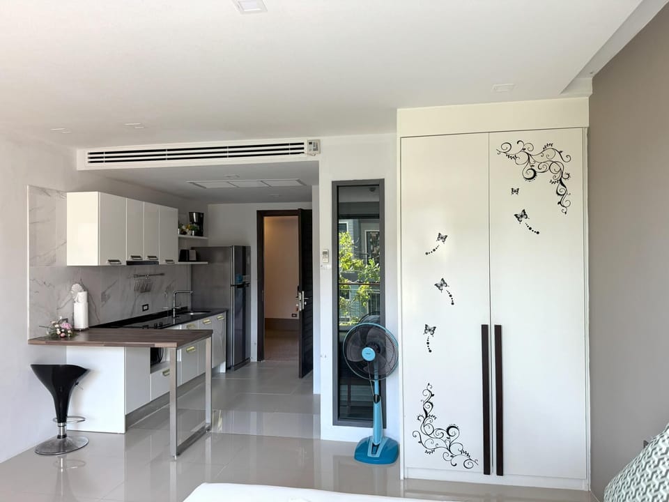 ET205 Convenient Patong studio, Condo with pool (11576)
