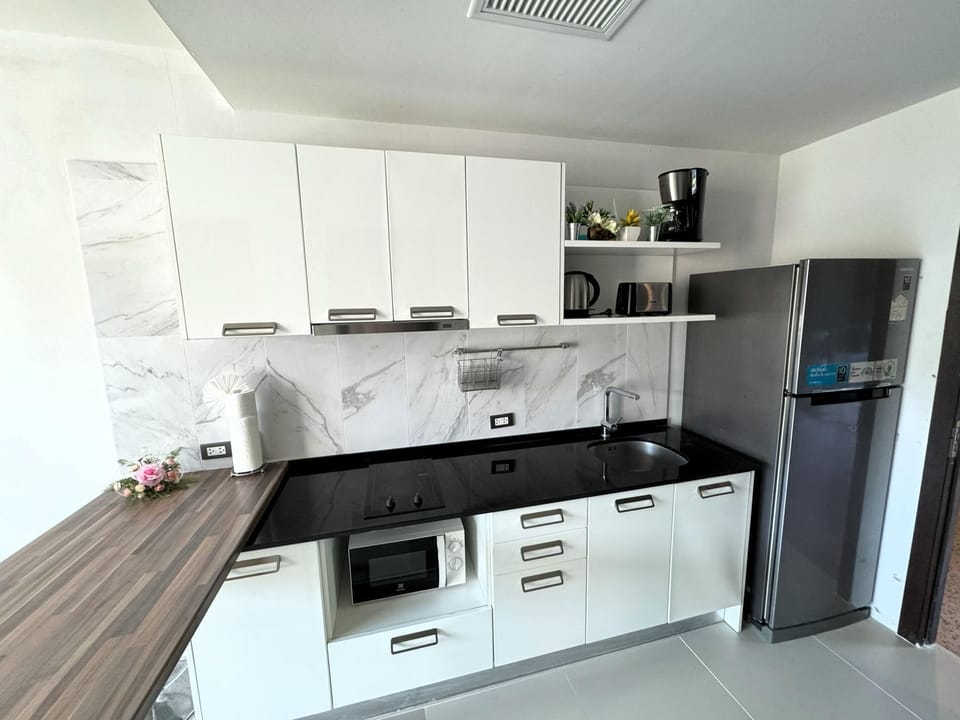 ET205 Convenient Patong studio, Condo with pool (11571)