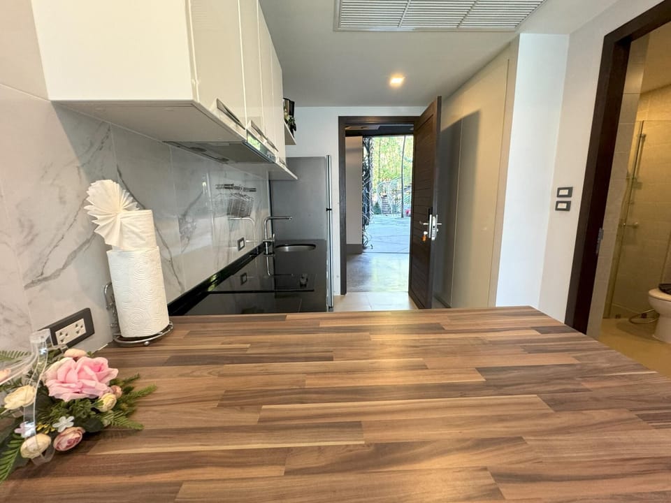 ET205 Convenient Patong studio, Condo with pool (11578)