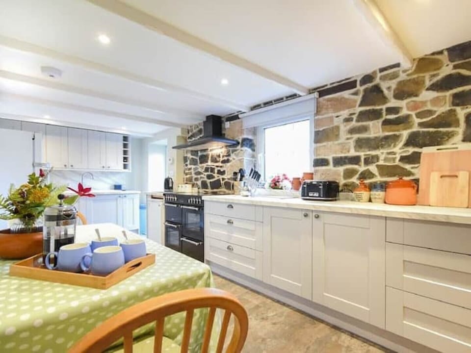 Kitchen with breakfast table