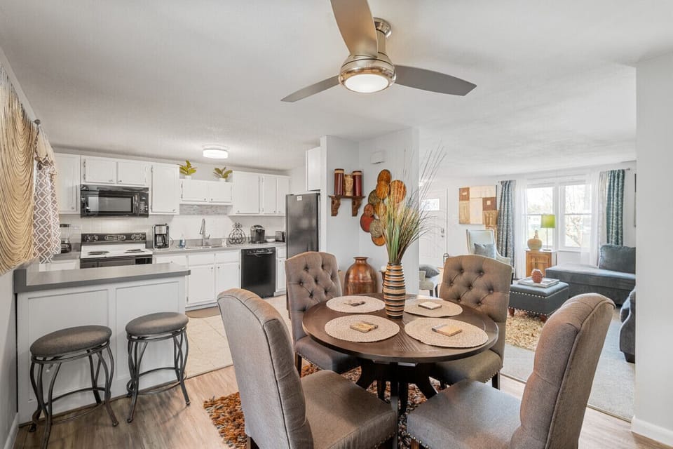 Gather for a meal in our charming dining area on the main floor, perfect for a party of four.