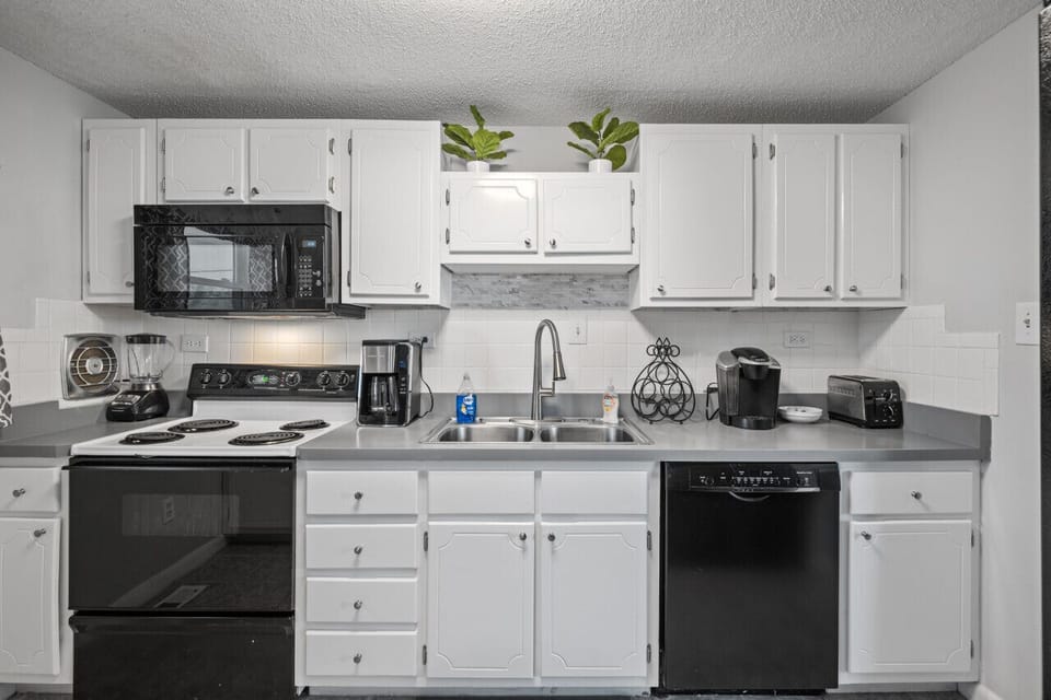 Cook up a storm in our well-equipped kitchen on the main floor, boasting a microwave, stove, oven, Keurig coffee maker, fridge freezer, dishwasher, and more.