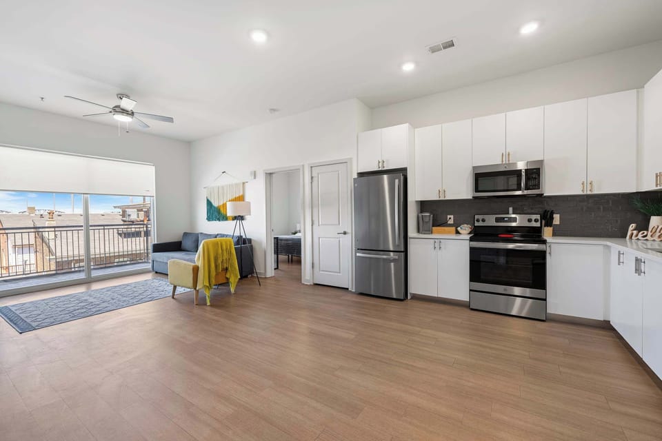 Living and kitchen area