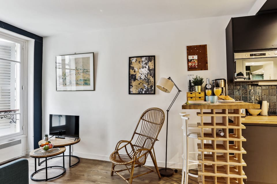 The kitchen and dining area
