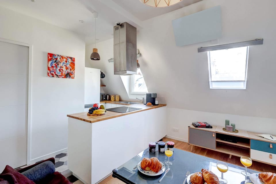 The kitchen and dining area