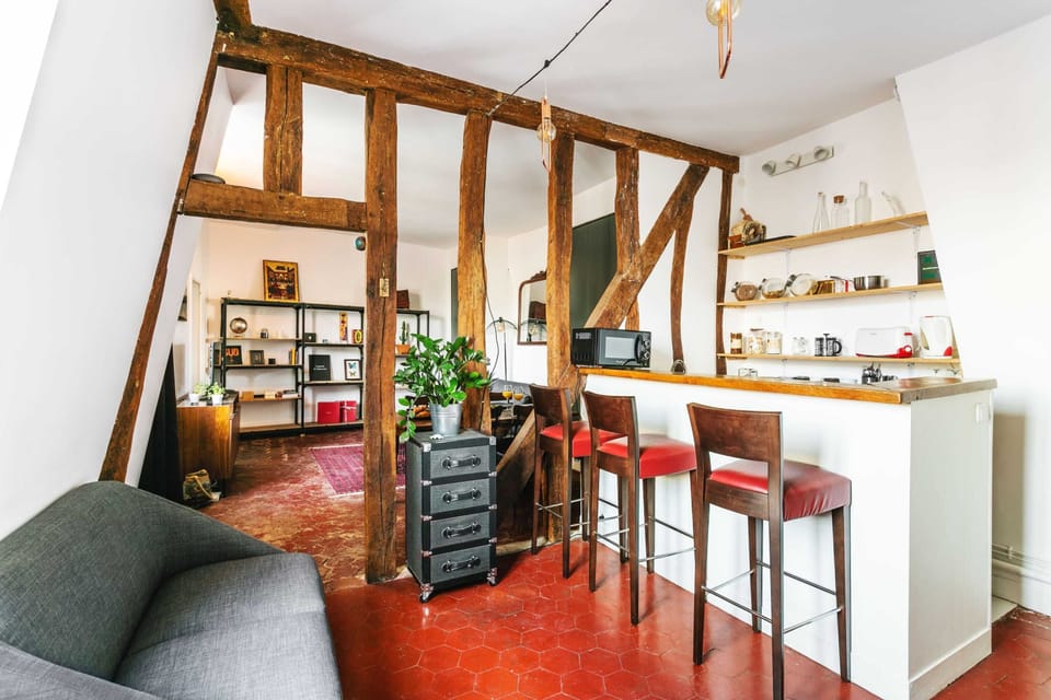 The kitchen is fully equipped to prepare a meal at home