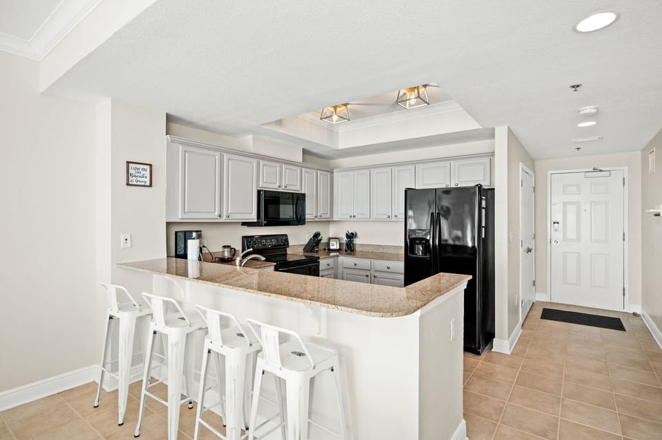 Bar area with seating for 4