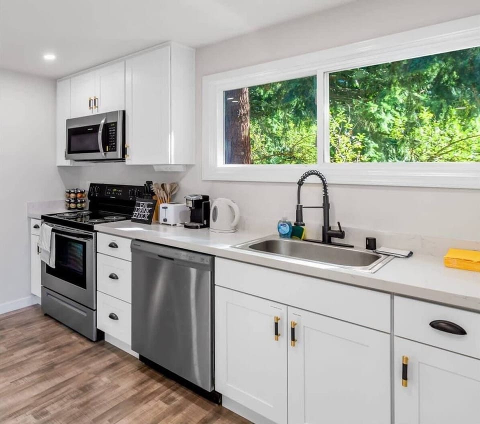 Everything is the kitchen is new! It's well equipped.