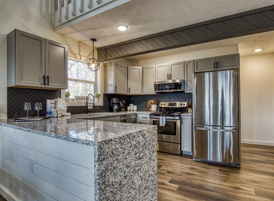 Chalet in Gatlinburg "Peak of Perfection" - Fully furnished kitchen