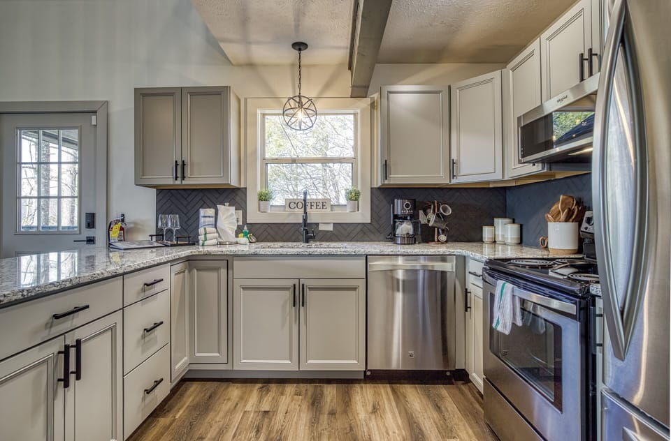 Chalet in the Smoky Mountains "Peak of Perfection" - Fully furnished kitchen
