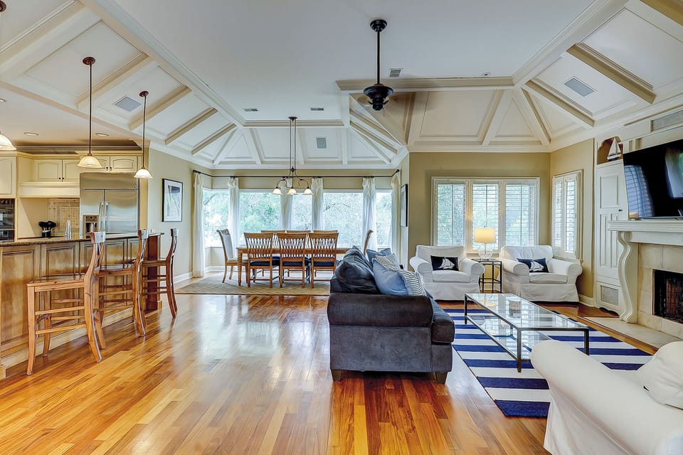 5 Long Boat - Living Room (2nd Floor)