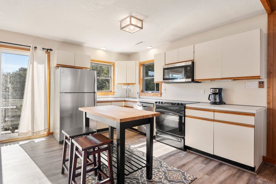 DU914: Four Sons | Top Level Kitchen