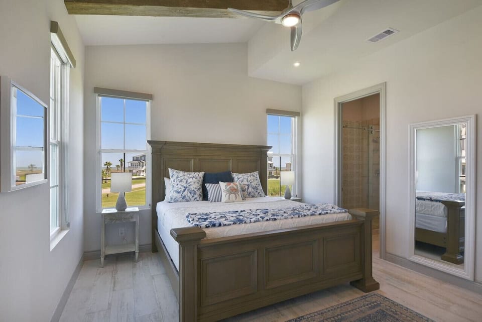 Second master bedroom | ensuite bathroom