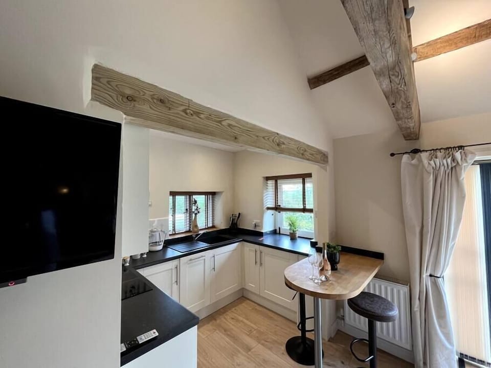 The Old Forge | Kitchen with breakfast bar