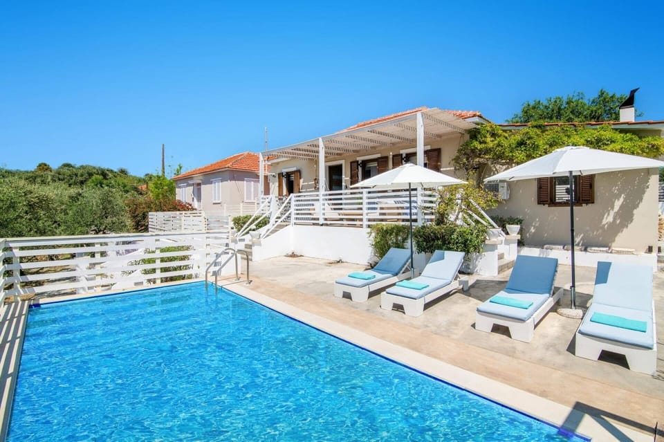 Villa Observer image
