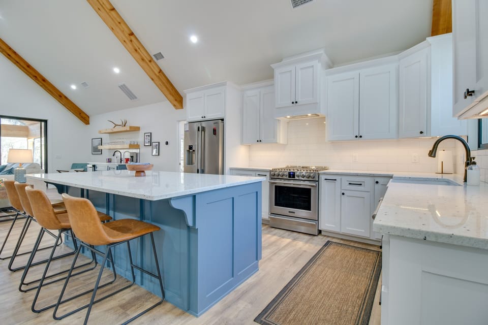 Kitchen | 1st Floor | Trash Bags & Paper Towels