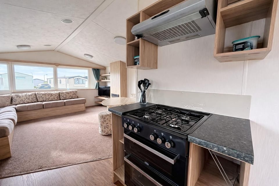 Equipped with all of the essential appliances, you can easily cater to your party's needs.