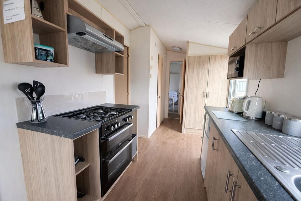 Designed for both convenience and connection, this warm and welcoming space lets you cook, dine, and socialise with your guests with ease.