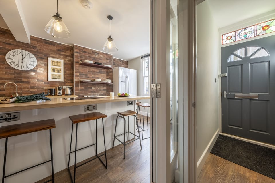 Welcome to 40 Parsonage Street, Cambridge
