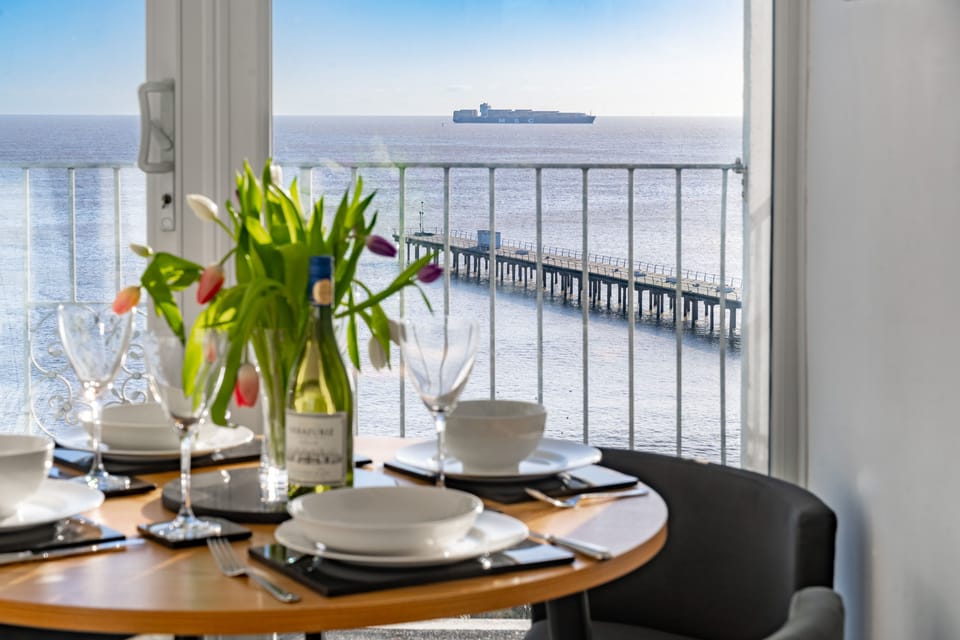 19 Undercliffe, Felixstowe:  Experience dining with spectacular views