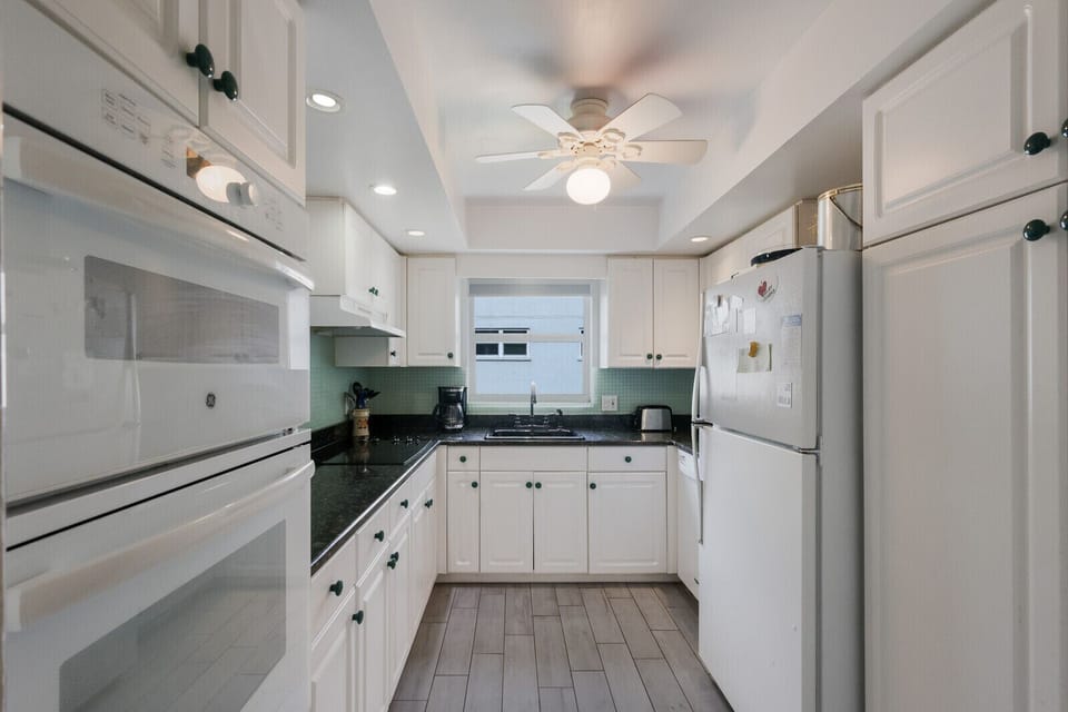 Fully equipped kitchen with microwave, oven, full size fridge.