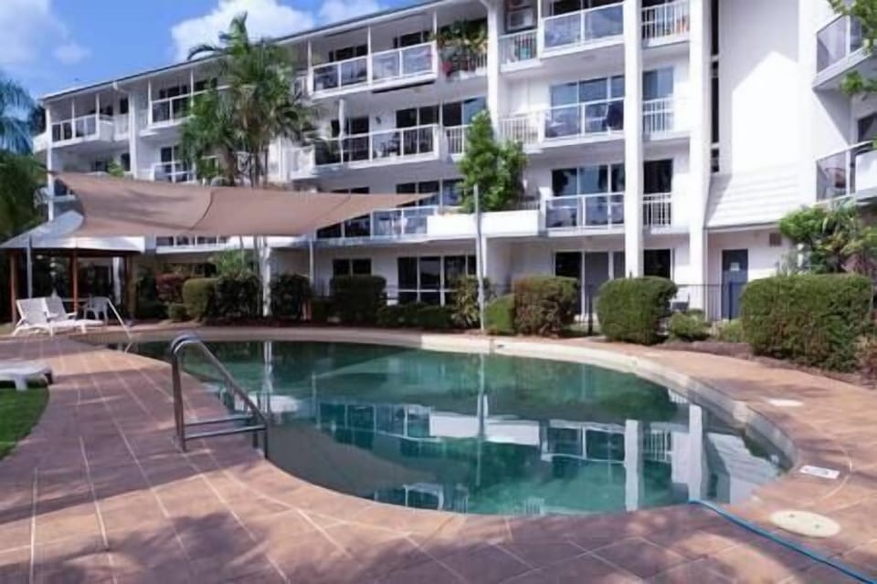 Apartment with Pool Palm Cove 