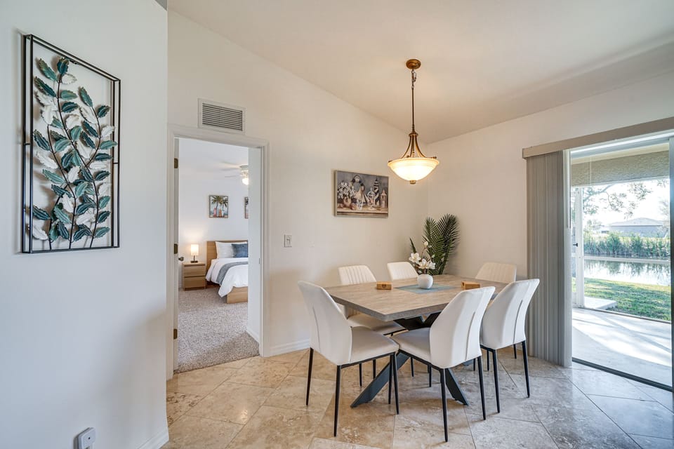 Dining Area | Dishware & Flatware Provided