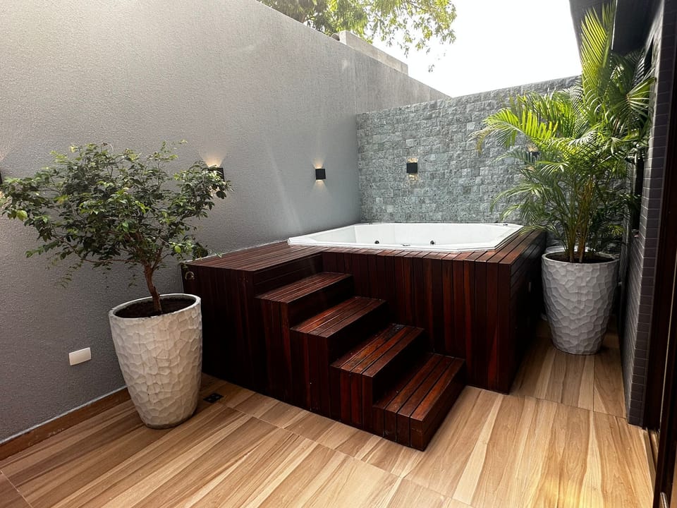 Outdoor spa tub