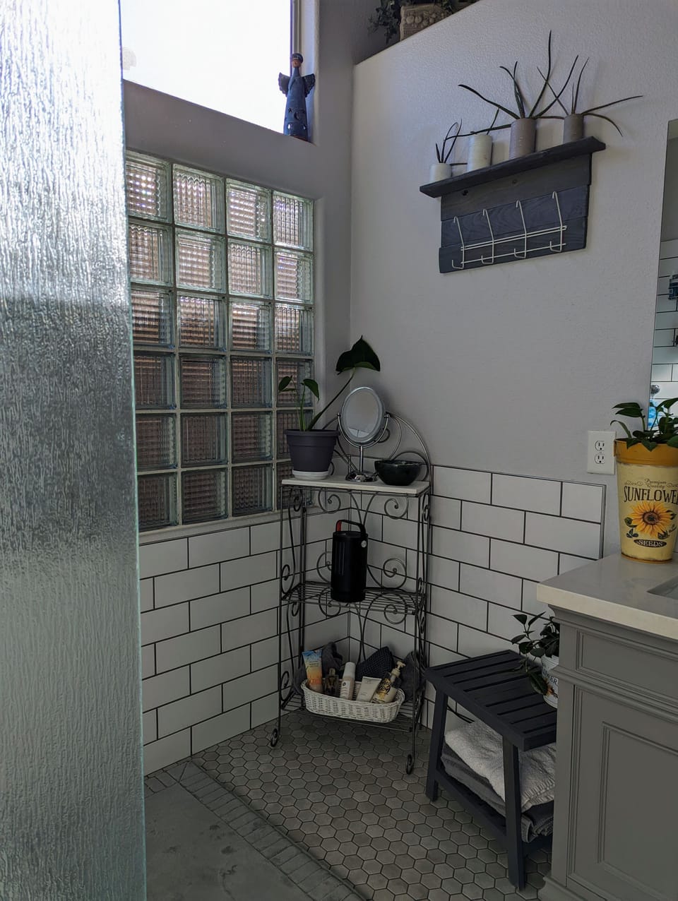 Main Bathroom with Walkin Shower