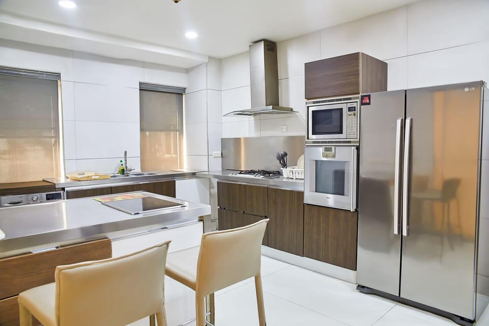 Spacious fitted kitchen