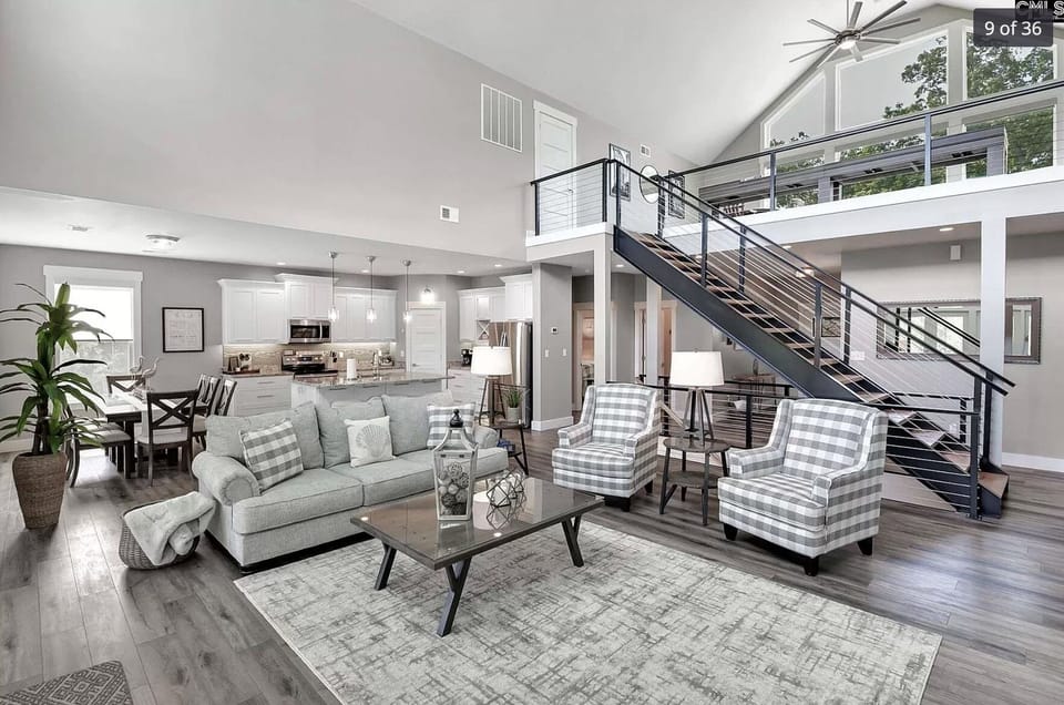 The open floorplan makes for an inviting vacation! 
