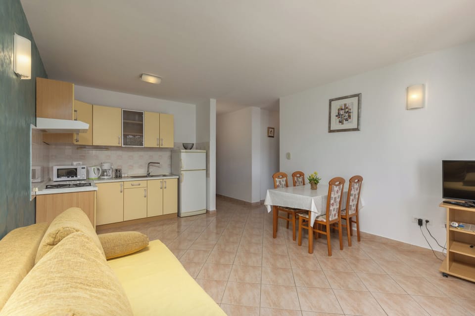 Kitchen and dining area