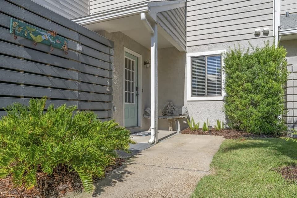 Parking for up to 4 vehicles and quick/easy access into your home.