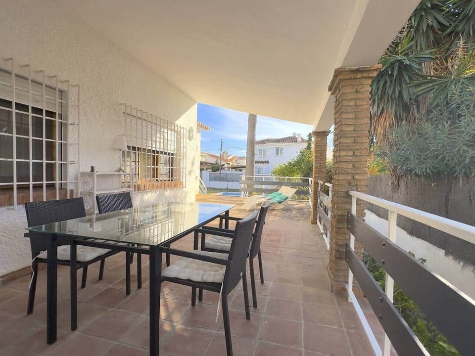 VILLA DEL SOL Beach Premium House Rincón de la Victoria Málaga HOMINGBOOK