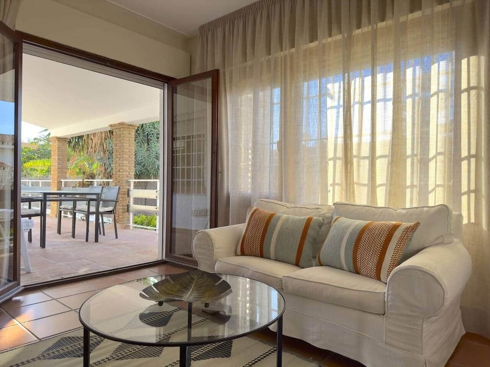 VILLA DEL SOL Beach Premium House Rincón de la Victoria Málaga HOMINGBOOK
