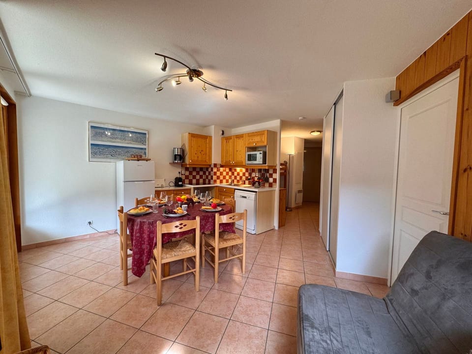 Spacious T3 near slopes, south terrace, with WIFI, for 6 people Apartment in Provence-Alpes-Côte d'Azur