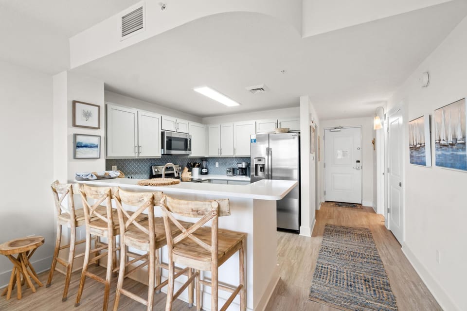 Kitchen with Breakfast Bar