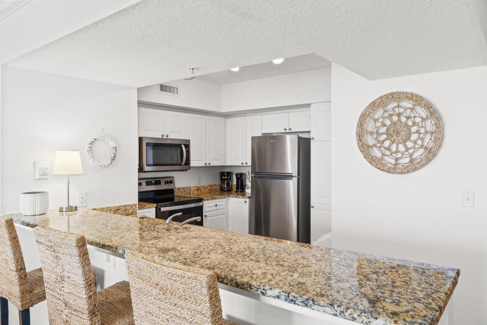 Kitchen with Breakfast Bar
