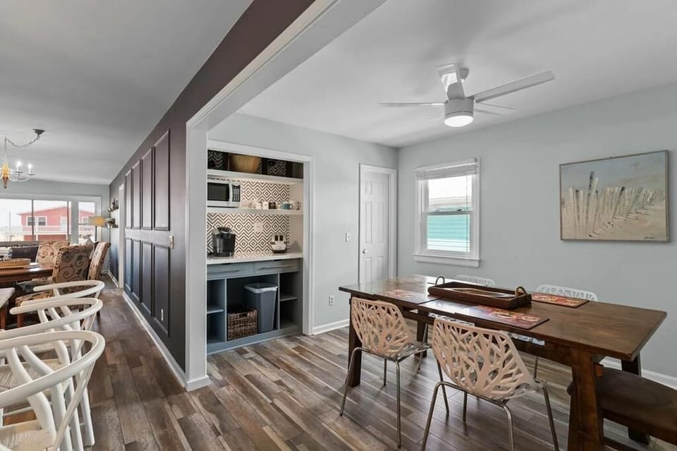 Family Tides - Dining area